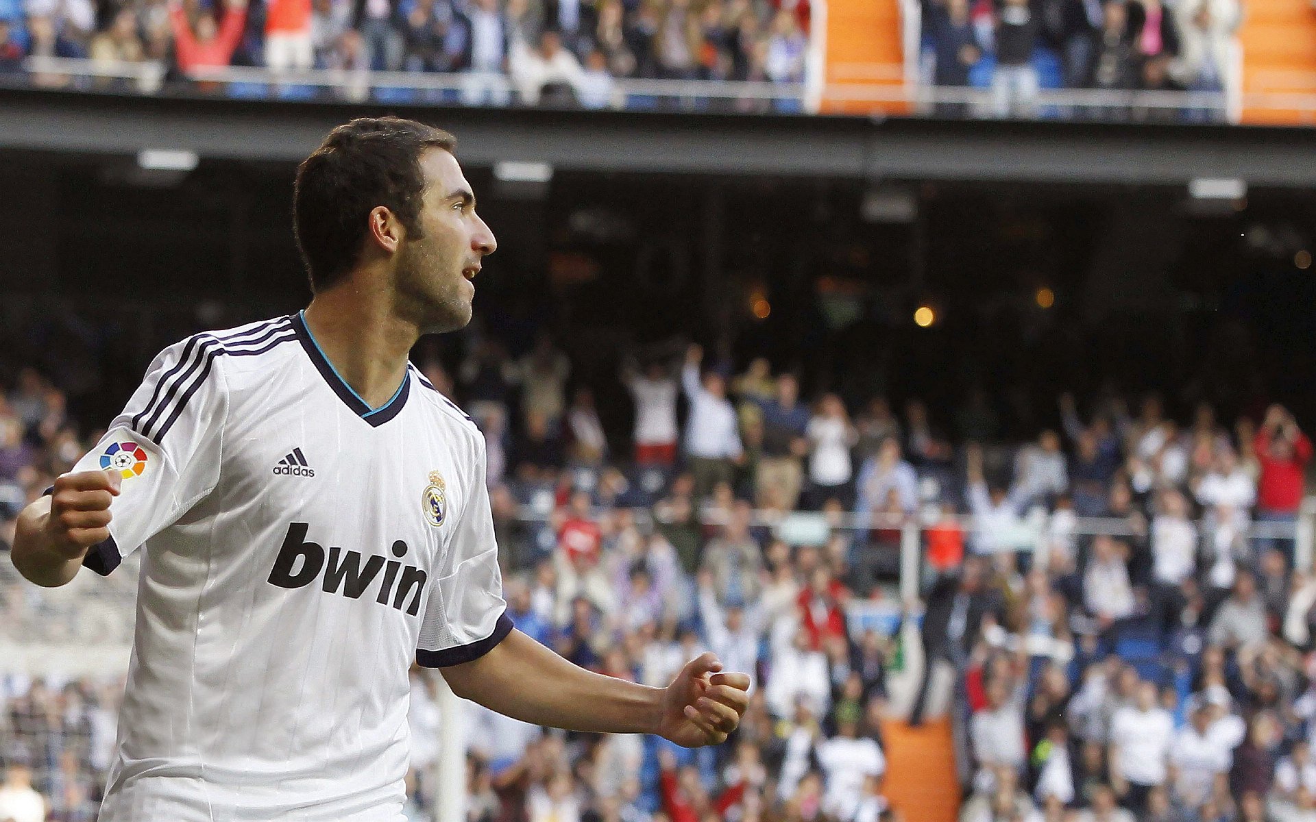 爱游戏官网-魔术替补席稳定发挥增强整体阵容厚度，魔术队友